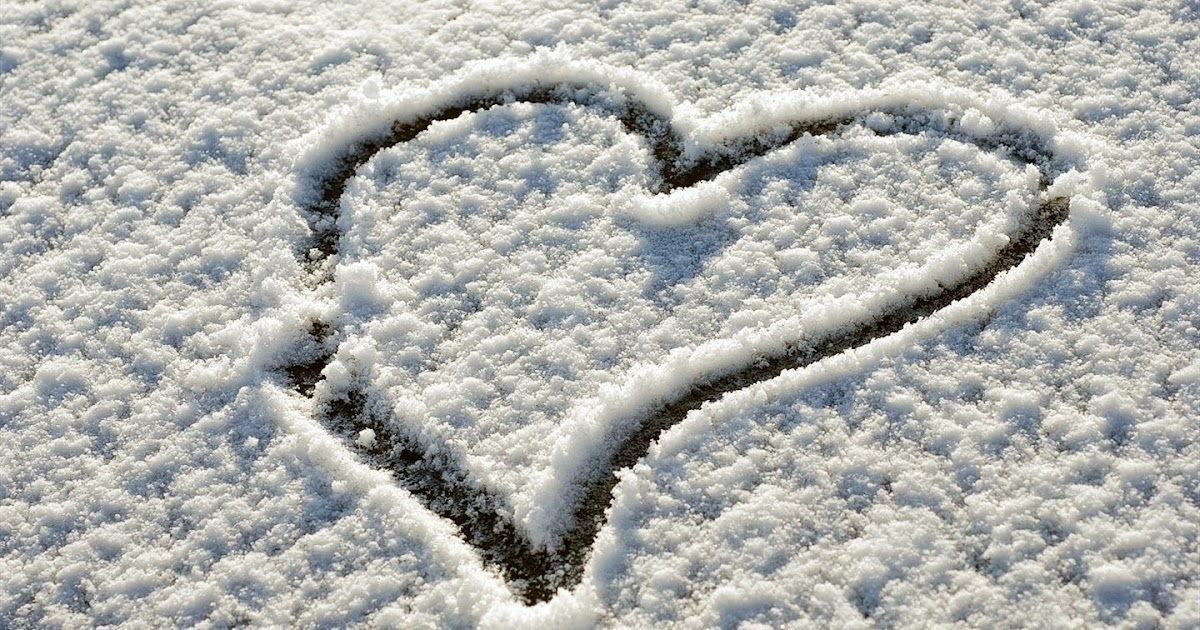 Powerpoint Templates Free Download: Snow Heart Shaped Pattern Within Snow Powerpoint Template